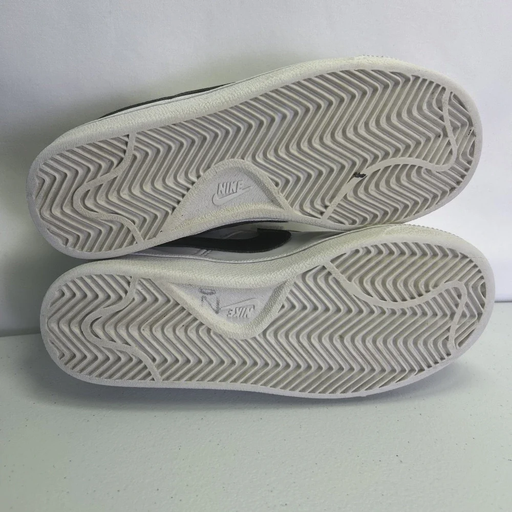 Nike‎ Court Royale PSV Kids Sneakers White Black Hook Loop Straps Size 2Y